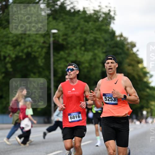 29.06.2025 - hella hamburg halbmarathon Dr. Thomas Lammeyer http://msf.ph/oto/8158398 29.06.2025 09:43:40 Kennedybrücke 5253, 6816, 9151, 9447, 9475 meine-sportfotos.de