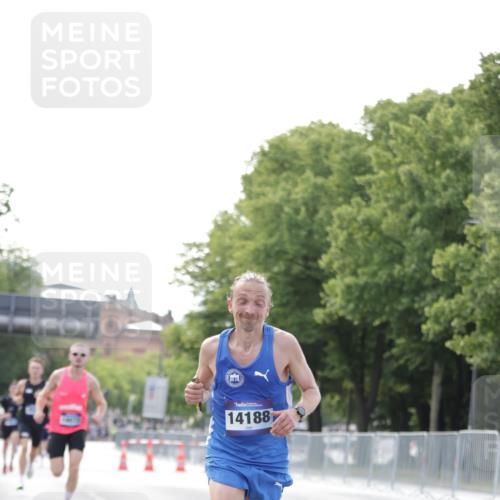 29.06.2025 - hella hamburg halbmarathon Jannik Wohlers http://msf.ph/oto/8158403 29.06.2025 09:38:49 Lombardsbrücke 14188, 16529, 19072 meine-sportfotos.de
