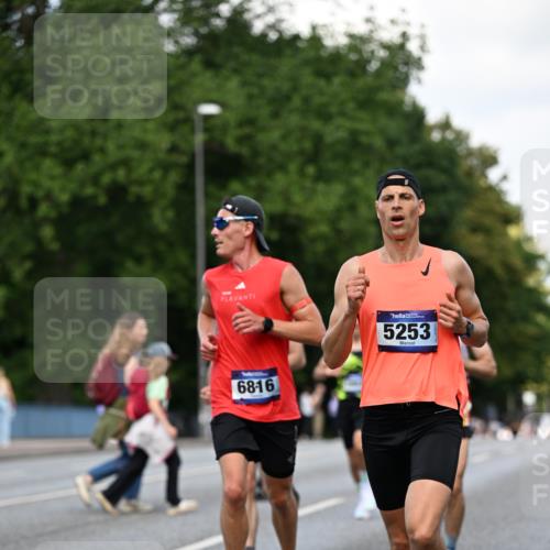 29.06.2025 - hella hamburg halbmarathon Dr. Thomas Lammeyer http://msf.ph/oto/8158405 29.06.2025 09:43:40 Kennedybrücke 5253, 6816, 9151, 9447, 9475 meine-sportfotos.de
