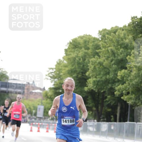 29.06.2025 - hella hamburg halbmarathon Jannik Wohlers http://msf.ph/oto/8158413 29.06.2025 09:38:49 Lombardsbrücke 14188, 16529, 19072 meine-sportfotos.de
