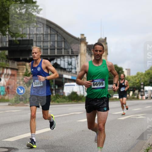 29.06.2025 - hella hamburg halbmarathon Yannick Fuchs http://msf.ph/oto/8158415 29.06.2025 10:19:08 20KM 5301, 6699, 6816, 7963, 9385, 9447, 10234, 10780, 11194, 12360, 13440, 19078 meine-sportfotos.de