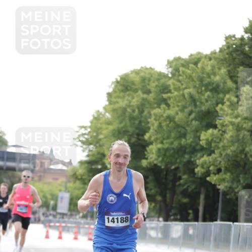 29.06.2025 - hella hamburg halbmarathon Jannik Wohlers http://msf.ph/oto/8158421 29.06.2025 09:38:49 Lombardsbrücke 14188, 16529, 19072 meine-sportfotos.de