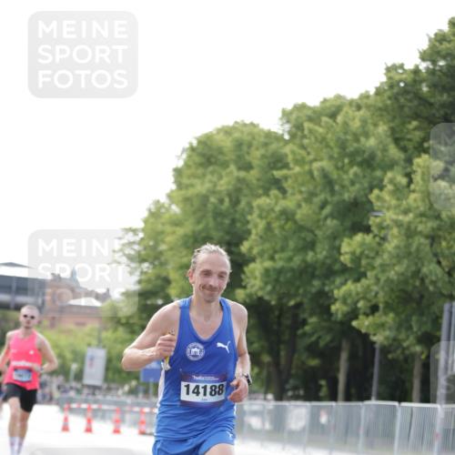 29.06.2025 - hella hamburg halbmarathon Jannik Wohlers http://msf.ph/oto/8158427 29.06.2025 09:38:49 Lombardsbrücke 14188, 16529, 19072 meine-sportfotos.de