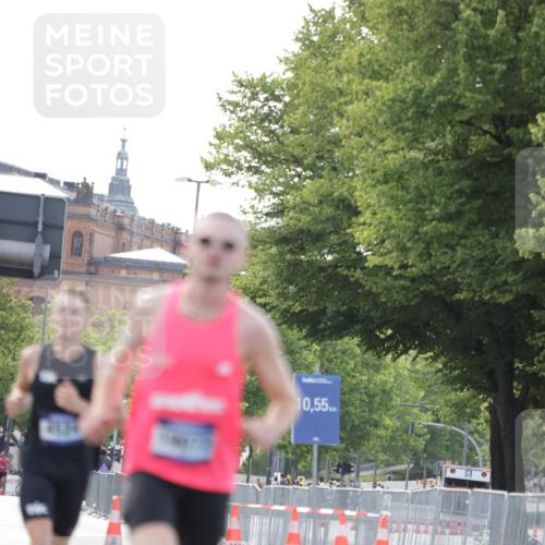 29.06.2025 - hella hamburg halbmarathon Jannik Wohlers http://msf.ph/oto/8158447 29.06.2025 09:38:51 Lombardsbrücke 4524, 14188, 16529, 19072 meine-sportfotos.de