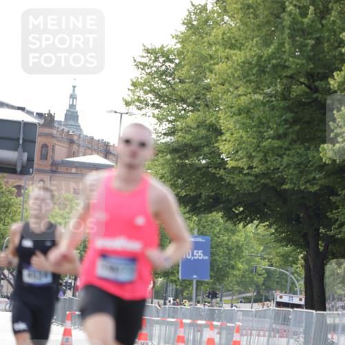 29.06.2025 - hella hamburg halbmarathon Jannik Wohlers http://msf.ph/oto/8158454 29.06.2025 09:38:51 Lombardsbrücke 4524, 14188, 16529, 19072 meine-sportfotos.de