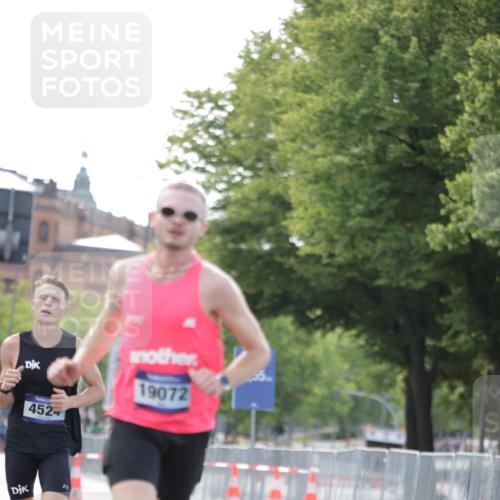 29.06.2025 - hella hamburg halbmarathon Jannik Wohlers http://msf.ph/oto/8158468 29.06.2025 09:38:51 Lombardsbrücke 4524, 14188, 16529, 19072 meine-sportfotos.de