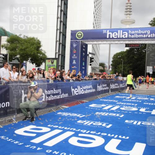 29.06.2025 - hella hamburg halbmarathon Michael Strokosch http://msf.ph/oto/8158486 29.06.2025 10:24:08 Ziel 9269, 10234, 14753, 17614, 19041 meine-sportfotos.de