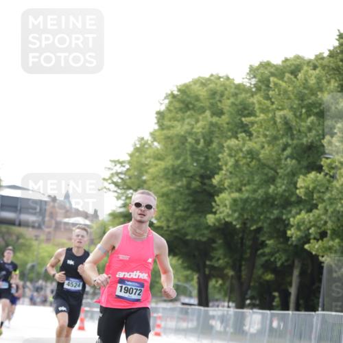 29.06.2025 - hella hamburg halbmarathon Jannik Wohlers http://msf.ph/oto/8158499 29.06.2025 09:38:51 Lombardsbrücke 4524, 14188, 16529, 19072 meine-sportfotos.de