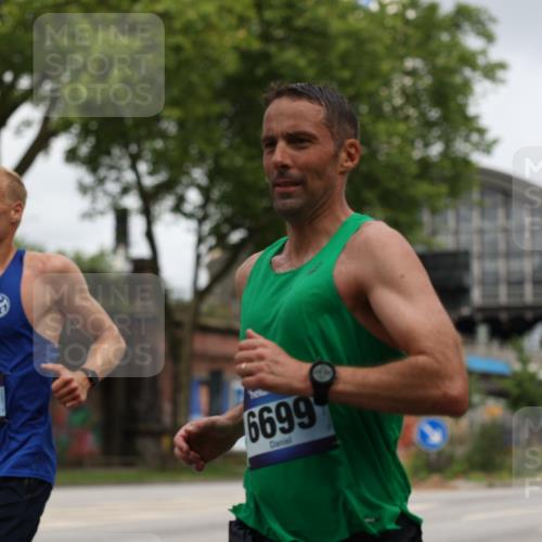 29.06.2025 - hella hamburg halbmarathon Yannick Fuchs http://msf.ph/oto/8158505 29.06.2025 10:19:09 20KM 5301, 6699, 6816, 7963, 9385, 9447, 10234, 10780, 11194, 12360, 13440, 19078 meine-sportfotos.de