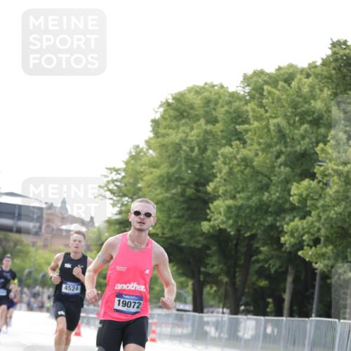 29.06.2025 - hella hamburg halbmarathon Jannik Wohlers http://msf.ph/oto/8158507 29.06.2025 09:38:51 Lombardsbrücke 4524, 14188, 16529, 19072 meine-sportfotos.de
