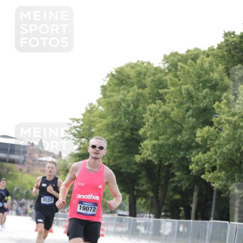 29.06.2025 - hella hamburg halbmarathon Jannik Wohlers http://msf.ph/oto/8158509 29.06.2025 09:38:51 Lombardsbrücke 4524, 14188, 16529, 19072 meine-sportfotos.de
