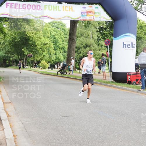 29.06.2025 - hella hamburg halbmarathon MichiJ http://msf.ph/oto/8158510 29.06.2025 10:08:59 Zwischen KM18-KM19 14932, 19072 meine-sportfotos.de