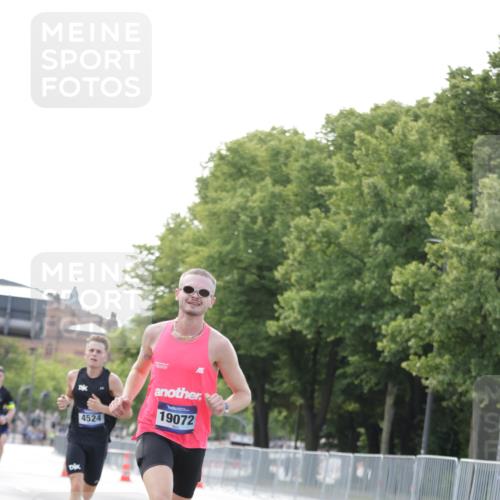 29.06.2025 - hella hamburg halbmarathon Jannik Wohlers http://msf.ph/oto/8158517 29.06.2025 09:38:51 Lombardsbrücke 4524, 14188, 16529, 19072 meine-sportfotos.de
