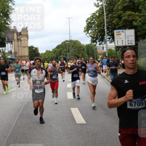 29.06.2025 - hella hamburg halbmarathon Yannick Fuchs http://msf.ph/oto/8158523 29.06.2025 10:38:35 20KM 1220, 1391, 1415, 1558, 1902, 2365, 2402, 2816, 3004, 3021, 3907, 4310, 4425, 4981, 4991, 4999, 5231, 5275, 5476, 5624, 5884, 6490, 6705, 6903, 6991, 7005, 7191, 7322, 8063, 8145, 8722, 9081, 9159, 9374, 9444, 9633, 10193, 10596, 10669, 10930, 11346, 11469, 12159, 12554, 12711, 12966, 13123, 13421, 13996, 14667, 14798, 14816, 14861, 15185, 15225, 15233, 15280, 15512, 15862, 16062, 16224, 16301, 16316, 16506, 16547, 16549, 16893, 17251, 17376, 17729, 17748, 17912 meine-sportfotos.de