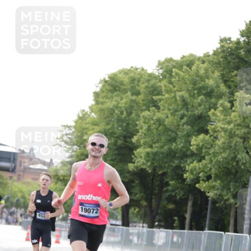 29.06.2025 - hella hamburg halbmarathon Jannik Wohlers http://msf.ph/oto/8158526 29.06.2025 09:38:52 Lombardsbrücke 4524, 14188, 16529, 19072 meine-sportfotos.de