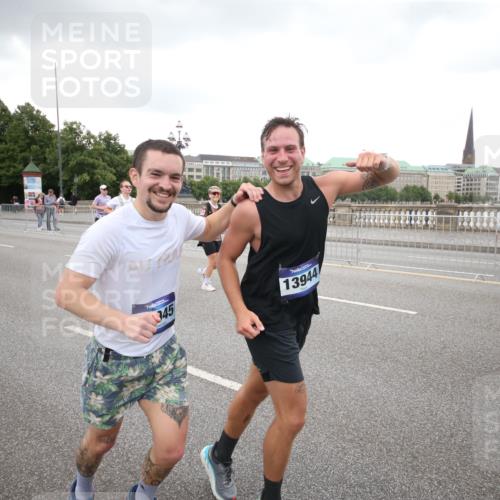 29.06.2025 - hella hamburg halbmarathon Jannik Wohlers http://msf.ph/oto/8158532 29.06.2025 10:54:31 Lombardsbrücke 1198, 2566, 2632, 3002, 4191, 4192, 5392, 5500, 5727, 5882, 6839, 6982, 7238, 8012, 8186, 9521, 9596, 10109, 10331, 10686, 11226, 11287, 11788, 11908, 12240, 12268, 12270, 13283, 13548, 13944, 13945, 13979, 13980, 14752, 15271, 15553, 16432, 16433, 16443, 16637, 16664, 16665, 18168, 18372 meine-sportfotos.de