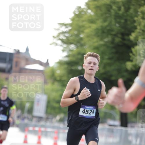29.06.2025 - hella hamburg halbmarathon Jannik Wohlers http://msf.ph/oto/8158533 29.06.2025 09:38:52 Lombardsbrücke 4524, 14188, 16529, 19072 meine-sportfotos.de