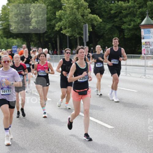 29.06.2025 - hella hamburg halbmarathon Jannik Wohlers http://msf.ph/oto/8158537 29.06.2025 10:18:09 Lombardsbrücke 1234, 1820, 2703, 3202, 3529, 4123, 4383, 4802, 5049, 5909, 5910, 6332, 6533, 7160, 7214, 7454, 8341, 8665, 9222, 9276, 9505, 9586, 9658, 9748, 10172, 10502, 10659, 10687, 10856, 11020, 12541, 12548, 12552, 12703, 12847, 13193, 13341, 13370, 13933, 14023, 14247, 14332, 14627, 14760, 14770, 14967, 15138, 15208, 15393, 15436, 15749, 16209, 16451, 16828, 16833, 17048, 17283, 18246, 18697, 18807, 18825 meine-sportfotos.de