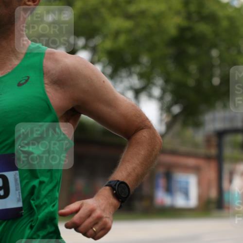29.06.2025 - hella hamburg halbmarathon Yannick Fuchs http://msf.ph/oto/8158538 29.06.2025 10:19:09 20KM 5301, 6699, 6816, 7963, 9385, 9447, 10234, 10780, 11194, 12360, 13440, 19078 meine-sportfotos.de