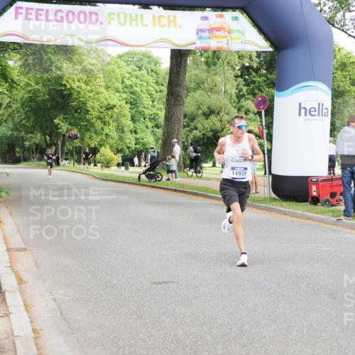 29.06.2025 - hella hamburg halbmarathon MichiJ http://msf.ph/oto/8158542 29.06.2025 10:08:59 Zwischen KM18-KM19 14932, 19072 meine-sportfotos.de