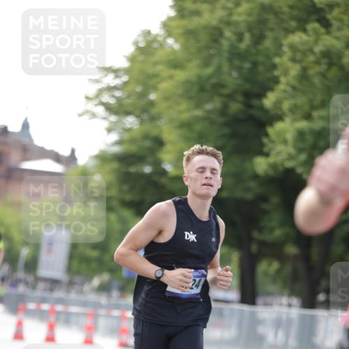 29.06.2025 - hella hamburg halbmarathon Jannik Wohlers http://msf.ph/oto/8158553 29.06.2025 09:38:53 Lombardsbrücke 4524, 14188, 16529, 18694, 19072 meine-sportfotos.de