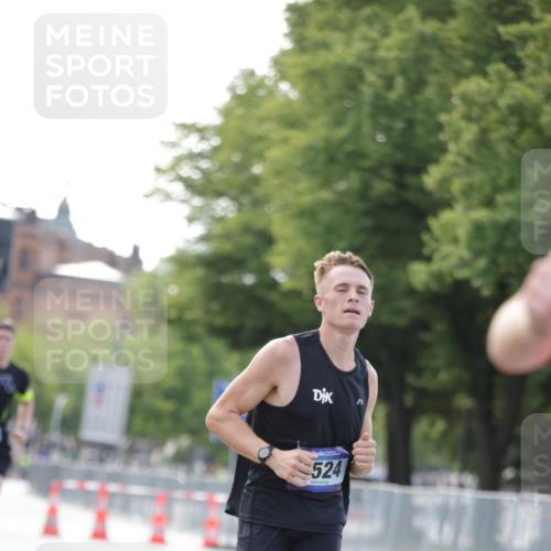29.06.2025 - hella hamburg halbmarathon Jannik Wohlers http://msf.ph/oto/8158558 29.06.2025 09:38:53 Lombardsbrücke 4524, 14188, 16529, 18694, 19072 meine-sportfotos.de