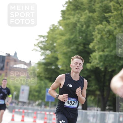 29.06.2025 - hella hamburg halbmarathon Jannik Wohlers http://msf.ph/oto/8158569 29.06.2025 09:38:53 Lombardsbrücke 4524, 14188, 16529, 18694, 19072 meine-sportfotos.de