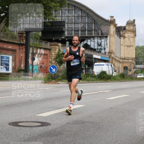 29.06.2025 - hella hamburg halbmarathon Yannick Fuchs http://msf.ph/oto/8158570 29.06.2025 10:19:10 20KM 5301, 6699, 6816, 7963, 9385, 9447, 10234, 10780, 11194, 12360, 13440, 19078 meine-sportfotos.de