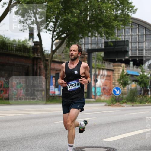 29.06.2025 - hella hamburg halbmarathon Yannick Fuchs http://msf.ph/oto/8158584 29.06.2025 10:19:11 20KM 5301, 6699, 6816, 7963, 9385, 10234, 10780, 11194, 12360, 13440, 14753, 19078 meine-sportfotos.de