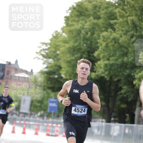 29.06.2025 - hella hamburg halbmarathon Jannik Wohlers http://msf.ph/oto/8158585 29.06.2025 09:38:53 Lombardsbrücke 4524, 14188, 16529, 18694, 19072 meine-sportfotos.de