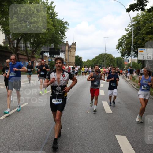29.06.2025 - hella hamburg halbmarathon Yannick Fuchs http://msf.ph/oto/8158588 29.06.2025 10:38:37 20KM 1057, 1220, 1391, 1415, 1558, 1782, 1902, 1941, 2365, 2402, 2816, 3004, 3021, 3305, 3907, 4310, 4425, 4981, 4991, 4999, 5231, 5275, 5476, 5624, 5884, 6490, 6705, 6903, 6991, 7005, 7191, 7322, 8063, 8722, 9081, 9159, 9374, 9444, 9633, 10193, 10596, 10669, 10930, 11346, 11469, 12159, 12554, 12711, 12966, 13123, 13421, 13996, 14667, 14798, 14816, 15185, 15225, 15233, 15280, 15512, 15862, 16062, 16224, 16316, 16506, 16547, 16893, 17251, 17729, 17748, 18806 meine-sportfotos.de