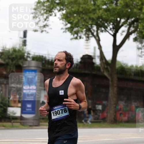 29.06.2025 - hella hamburg halbmarathon Yannick Fuchs http://msf.ph/oto/8158612 29.06.2025 10:19:11 20KM 5301, 6699, 6816, 7963, 9385, 10234, 10780, 11194, 12360, 13440, 14753, 19078 meine-sportfotos.de