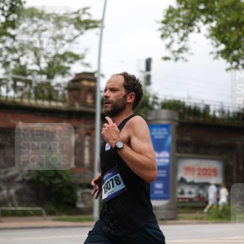 29.06.2025 - hella hamburg halbmarathon Yannick Fuchs http://msf.ph/oto/8158618 29.06.2025 10:19:12 20KM 5301, 6699, 6816, 7963, 9385, 10234, 10780, 11194, 12360, 13440, 14753, 18569, 19078 meine-sportfotos.de