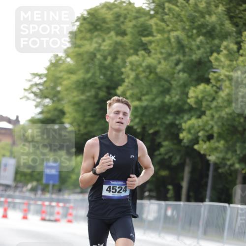 29.06.2025 - hella hamburg halbmarathon Jannik Wohlers http://msf.ph/oto/8158628 29.06.2025 09:38:53 Lombardsbrücke 4524, 14188, 16529, 18694, 19072 meine-sportfotos.de