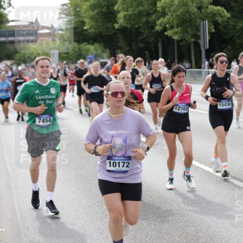 29.06.2025 - hella hamburg halbmarathon Jannik Wohlers http://msf.ph/oto/8158631 29.06.2025 10:18:10 Lombardsbrücke 1234, 1820, 2703, 3202, 3529, 4123, 4383, 4802, 5049, 5909, 5910, 6332, 6533, 7160, 7214, 7454, 8341, 8665, 9222, 9276, 9505, 9586, 9658, 9748, 10172, 10502, 10659, 10687, 10856, 11020, 12541, 12548, 12552, 12703, 12847, 13193, 13341, 13370, 13933, 14023, 14247, 14332, 14627, 14760, 14770, 14967, 15138, 15208, 15393, 15436, 15749, 16209, 16451, 16828, 16833, 17048, 17283, 17567, 18246, 18336, 18456, 18697, 18807, 18825 meine-sportfotos.de