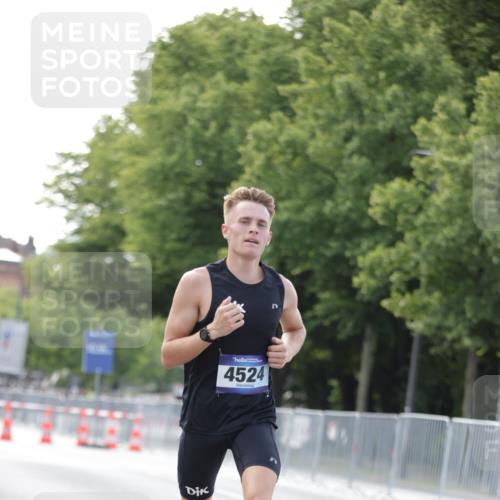 29.06.2025 - hella hamburg halbmarathon Jannik Wohlers http://msf.ph/oto/8158634 29.06.2025 09:38:53 Lombardsbrücke 4524, 14188, 16529, 18694, 19072 meine-sportfotos.de