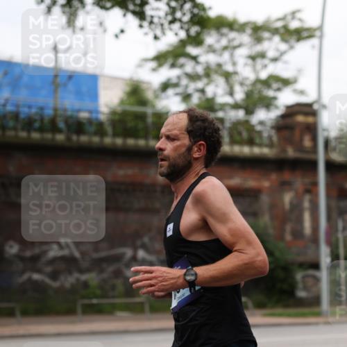 29.06.2025 - hella hamburg halbmarathon Yannick Fuchs http://msf.ph/oto/8158640 29.06.2025 10:19:12 20KM 5301, 6699, 6816, 7963, 9385, 10234, 10780, 11194, 12360, 13440, 14753, 18569, 19078 meine-sportfotos.de