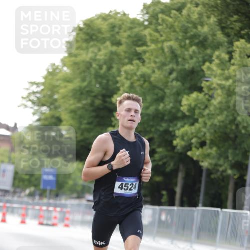 29.06.2025 - hella hamburg halbmarathon Jannik Wohlers http://msf.ph/oto/8158648 29.06.2025 09:38:53 Lombardsbrücke 4524, 14188, 16529, 18694, 19072 meine-sportfotos.de