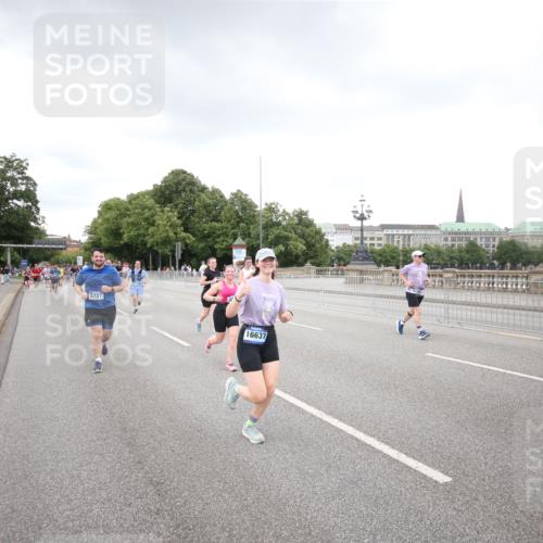 29.06.2025 - hella hamburg halbmarathon Jannik Wohlers http://msf.ph/oto/8158649 29.06.2025 10:54:33 Lombardsbrücke 2566, 2632, 3002, 3274, 4191, 4192, 5392, 5500, 5727, 5882, 6839, 7238, 8012, 8186, 9596, 10109, 10686, 11226, 11788, 11908, 12147, 12148, 12240, 13283, 13548, 13944, 13945, 13979, 13980, 14752, 15271, 15553, 16057, 16432, 16433, 16443, 16637, 16664, 16665, 17090, 18168, 18372 meine-sportfotos.de