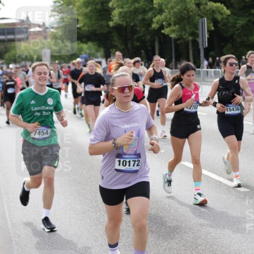 29.06.2025 - hella hamburg halbmarathon Jannik Wohlers http://msf.ph/oto/8158652 29.06.2025 10:18:10 Lombardsbrücke 1234, 1820, 2703, 3202, 3529, 4123, 4383, 4802, 5049, 5909, 5910, 6332, 6533, 7160, 7214, 7454, 8341, 8665, 9222, 9276, 9505, 9586, 9658, 9748, 10172, 10502, 10659, 10687, 10856, 11020, 12541, 12548, 12552, 12703, 12847, 13193, 13341, 13370, 13933, 14023, 14247, 14332, 14627, 14760, 14770, 14967, 15138, 15208, 15393, 15436, 15749, 16209, 16451, 16828, 16833, 17048, 17283, 17567, 18246, 18336, 18456, 18697, 18807, 18825 meine-sportfotos.de