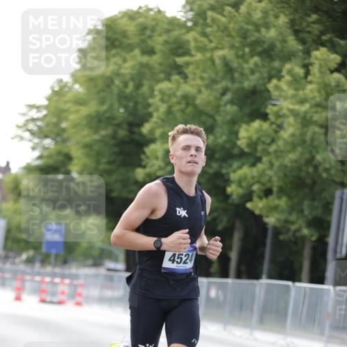 29.06.2025 - hella hamburg halbmarathon Jannik Wohlers http://msf.ph/oto/8158673 29.06.2025 09:38:53 Lombardsbrücke 4524, 14188, 16529, 18694, 19072 meine-sportfotos.de