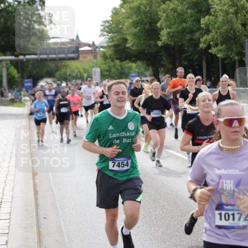 29.06.2025 - hella hamburg halbmarathon Jannik Wohlers http://msf.ph/oto/8158681 29.06.2025 10:18:11 Lombardsbrücke 1234, 1820, 2703, 3202, 3529, 4123, 4383, 4802, 5049, 5910, 6332, 6533, 7160, 7214, 7454, 8341, 8665, 9222, 9276, 9505, 9586, 9658, 9748, 10172, 10502, 10659, 10687, 10856, 11020, 12541, 12548, 12552, 12703, 12847, 13193, 13341, 13933, 14023, 14247, 14332, 14627, 14760, 14770, 14967, 15138, 15208, 15393, 15402, 15436, 15749, 16209, 16451, 16828, 17048, 17283, 17567, 18246, 18336, 18456, 18697, 18807, 18825 meine-sportfotos.de