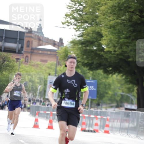 29.06.2025 - hella hamburg halbmarathon Jannik Wohlers http://msf.ph/oto/8158685 29.06.2025 09:38:54 Lombardsbrücke 4524, 14188, 16529, 18694, 19072 meine-sportfotos.de