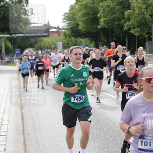 29.06.2025 - hella hamburg halbmarathon Jannik Wohlers http://msf.ph/oto/8158687 29.06.2025 10:18:11 Lombardsbrücke 1234, 1820, 2703, 3202, 3529, 4123, 4383, 4802, 5049, 5910, 6332, 6533, 7160, 7214, 7454, 8341, 8665, 9222, 9276, 9505, 9586, 9658, 9748, 10172, 10502, 10659, 10687, 10856, 11020, 12541, 12548, 12552, 12703, 12847, 13193, 13341, 13933, 14023, 14247, 14332, 14627, 14760, 14770, 14967, 15138, 15208, 15393, 15402, 15436, 15749, 16209, 16451, 16828, 17048, 17283, 17567, 18246, 18336, 18456, 18697, 18807, 18825 meine-sportfotos.de