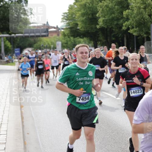 29.06.2025 - hella hamburg halbmarathon Jannik Wohlers http://msf.ph/oto/8158710 29.06.2025 10:18:11 Lombardsbrücke 1234, 1820, 2703, 3202, 3529, 4123, 4383, 4802, 5049, 5910, 6332, 6533, 7160, 7214, 7454, 8341, 8665, 9222, 9276, 9505, 9586, 9658, 9748, 10172, 10502, 10659, 10687, 10856, 11020, 12541, 12548, 12552, 12703, 12847, 13193, 13341, 13933, 14023, 14247, 14332, 14627, 14760, 14770, 14967, 15138, 15208, 15393, 15402, 15436, 15749, 16209, 16451, 16828, 17048, 17283, 17567, 18246, 18336, 18456, 18697, 18807, 18825 meine-sportfotos.de