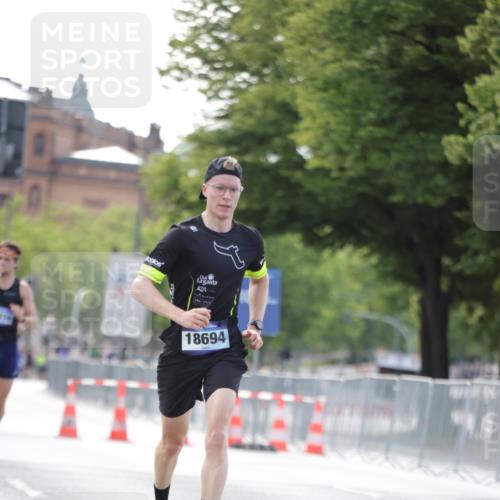 29.06.2025 - hella hamburg halbmarathon Jannik Wohlers http://msf.ph/oto/8158712 29.06.2025 09:38:55 Lombardsbrücke 4524, 14188, 16529, 18694, 19072 meine-sportfotos.de