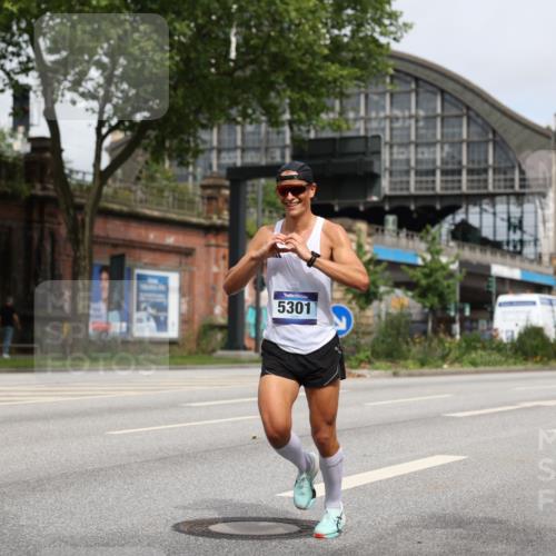 29.06.2025 - hella hamburg halbmarathon Yannick Fuchs http://msf.ph/oto/8158714 29.06.2025 10:19:18 20KM 2459, 5301, 6816, 7331, 7963, 9269, 10234, 10780, 11194, 12360, 13440, 14753, 17614, 18569, 19041 meine-sportfotos.de