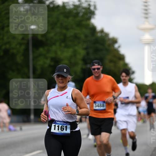 29.06.2025 - hella hamburg halbmarathon Dr. Thomas Lammeyer http://msf.ph/oto/8158717 29.06.2025 10:08:24 Kennedybrücke 1032, 1161, 1355, 1367, 1377, 1674, 2277, 2979, 3413, 3488, 4488, 4951, 5354, 5363, 5365, 5976, 6706, 6709, 7485, 9526, 10756, 10962 meine-sportfotos.de