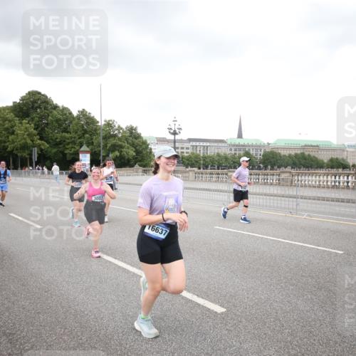 29.06.2025 - hella hamburg halbmarathon Jannik Wohlers http://msf.ph/oto/8158722 29.06.2025 10:54:33 Lombardsbrücke 2566, 2632, 3002, 3274, 4191, 4192, 5392, 5500, 5727, 5882, 6839, 7238, 8012, 8186, 9596, 10109, 10686, 11226, 11788, 11908, 12147, 12148, 12240, 13283, 13548, 13944, 13945, 13979, 13980, 14752, 15271, 15553, 16057, 16432, 16433, 16443, 16637, 16664, 16665, 17090, 18168, 18372 meine-sportfotos.de