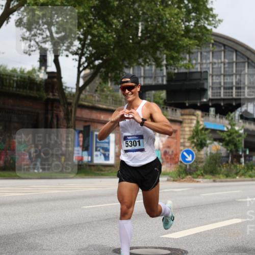 29.06.2025 - hella hamburg halbmarathon Yannick Fuchs http://msf.ph/oto/8158723 29.06.2025 10:19:18 20KM 2459, 5301, 6816, 7331, 7963, 9269, 10234, 10780, 11194, 12360, 13440, 14753, 17614, 18569, 19041 meine-sportfotos.de